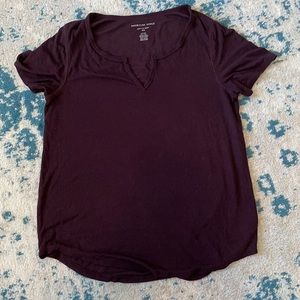 American Eagle Maroon tee shirt